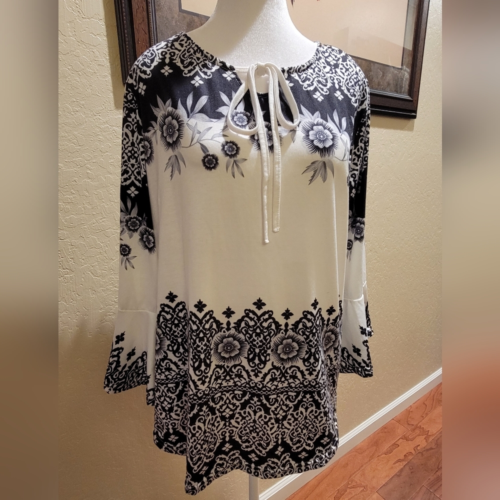 % Pretty Summer Top - Size L